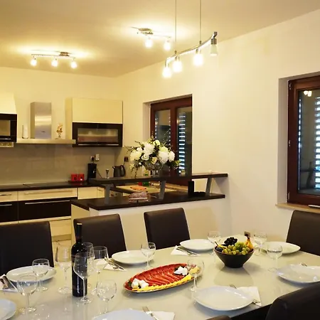 Villa Jokic With Jacuzzi & Seasonal Heated Pool Posusje