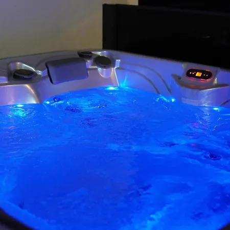 Jokic With Jacuzzi & Seasonal Heated Pool Posusje